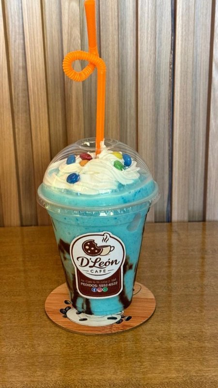 Smoothie Ocean Blue con crema y confites
